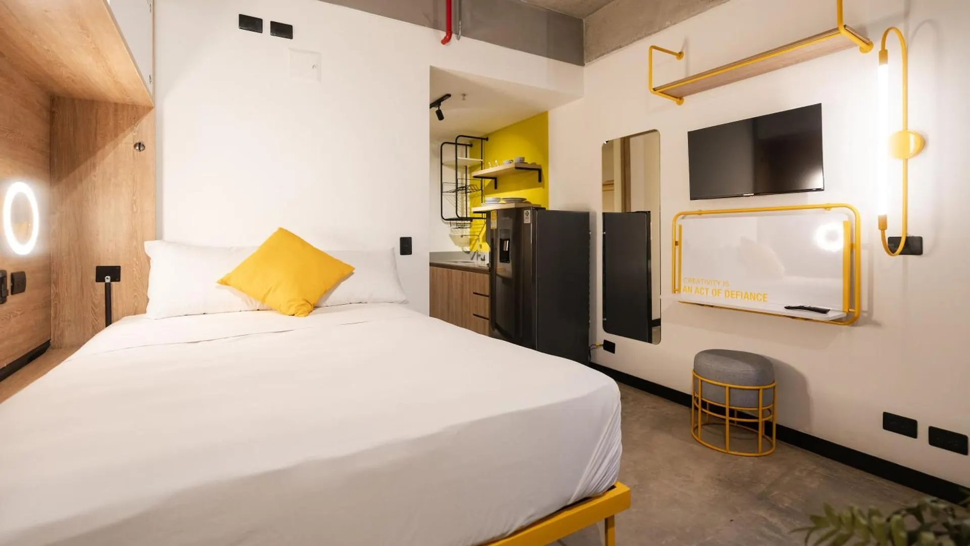 Indie Universe Creative Hotel Medellin 4*,