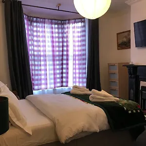 https://the-skipton-villa-the-fireside.yorkshirehotels.net