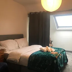 https://the-skipton-villa-the-hideaway.yorkshirehotels.net